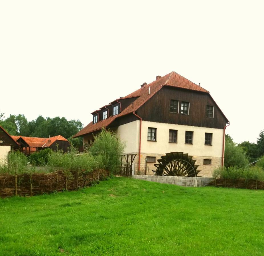 Kratochviluv Mlyn Otel Cervena Lhota  Dış mekan fotoğraf